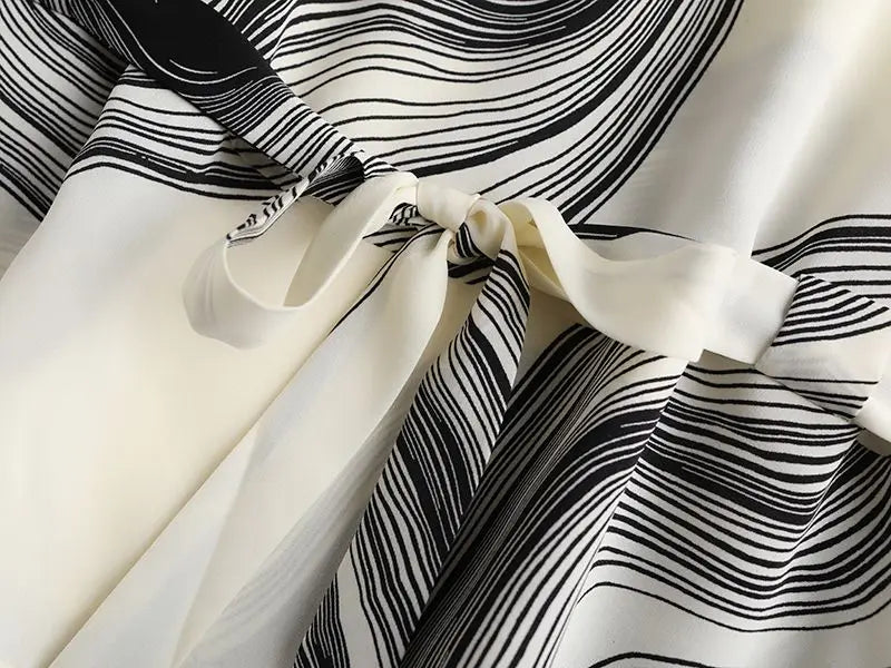 Women's Black Vortex Striped Print Vintage T-Shirt Chiffon O-Neck Short Sleeve Lace-up T-shirt