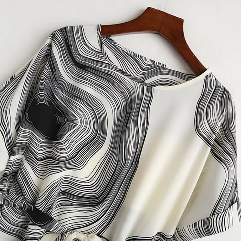 Women's Black Vortex Striped Print Vintage T-Shirt Chiffon O-Neck Short Sleeve Lace-up T-shirt
