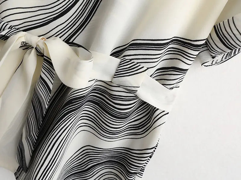 Women's Black Vortex Striped Print Vintage T-Shirt Chiffon O-Neck Short Sleeve Lace-up T-shirt