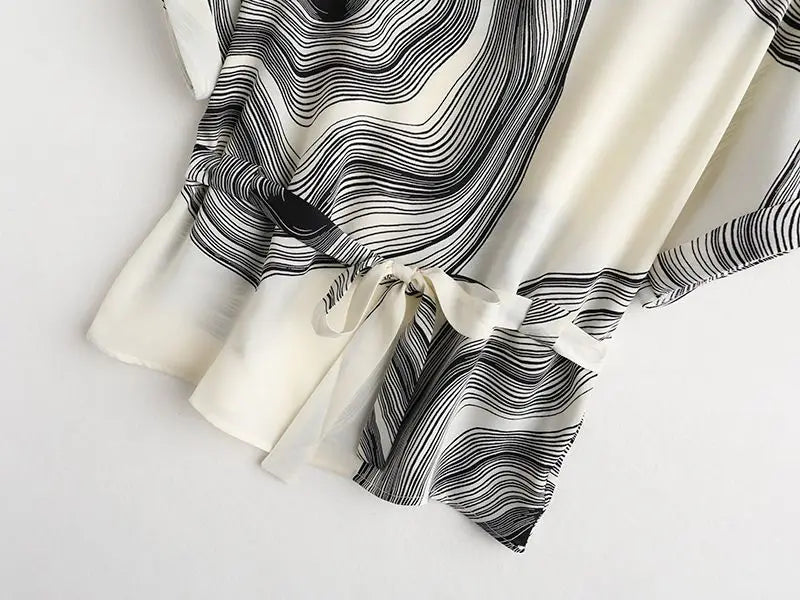 Women's Black Vortex Striped Print Vintage T-Shirt Chiffon O-Neck Short Sleeve Lace-up T-shirt